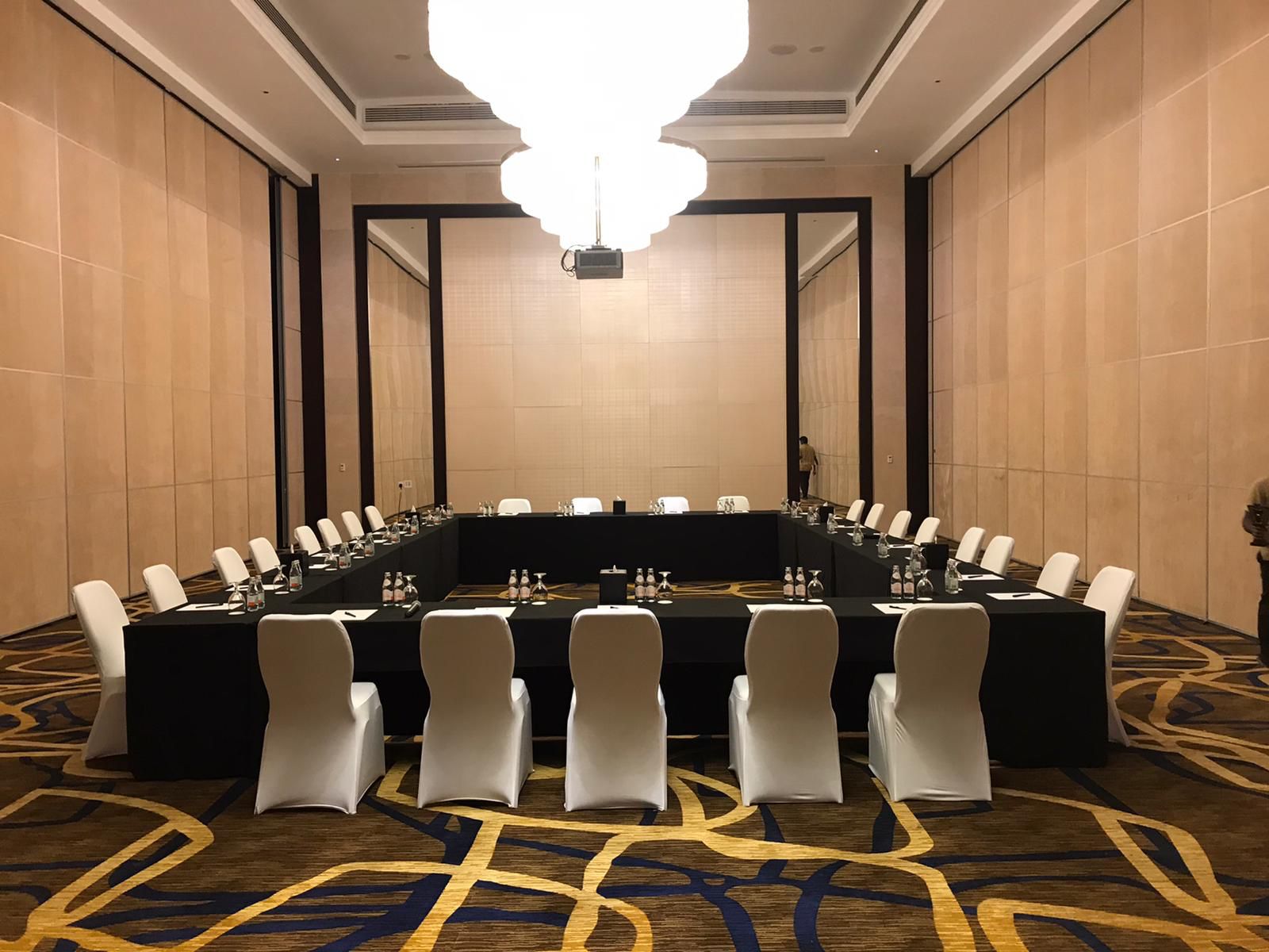 Sarra-Boardroom Setup