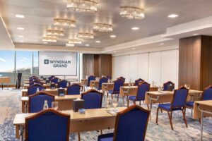 Wyndham Grand Manama - Danah Meeting Room - Classroom - 1435093